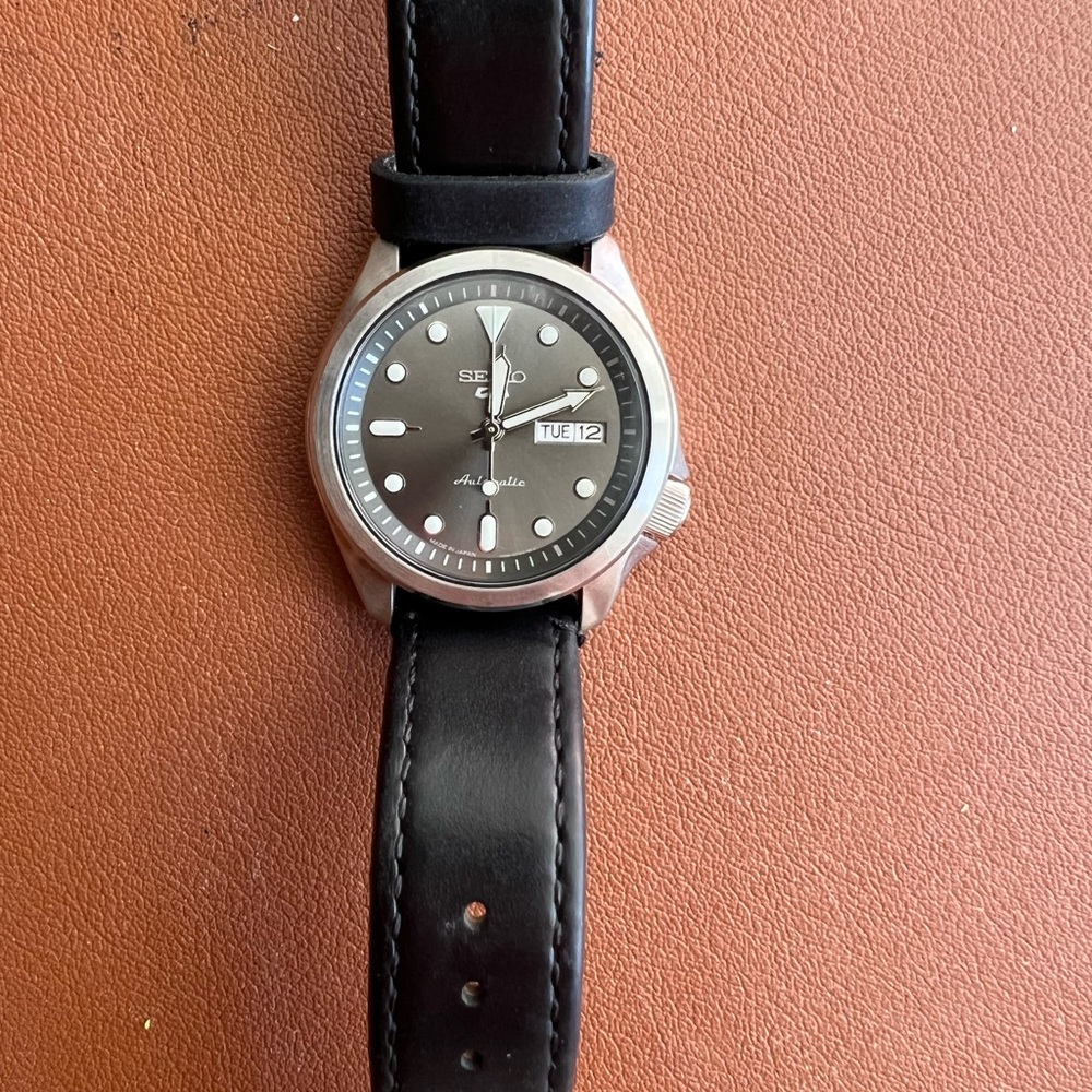 Seiko 5 automatic watch with dive style face on a Barton band.